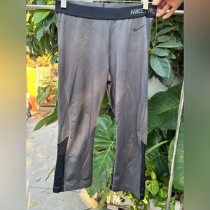 Nike Women's Gray and Black cropped Leggings